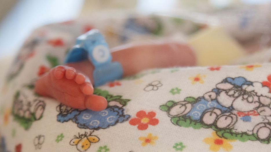 Warszawa. Straż miejska eskortowała do szpitala rodzącą kobietę