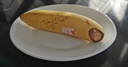 Jeść czy odcinać czarną końcówkę banana? Wyjaśniamy