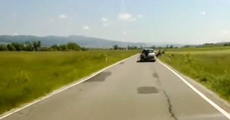 Pod Tatrami "dał nauczkę" rowerzystom. Wybuch agresji kierowcy mógł skończyć się tragedią