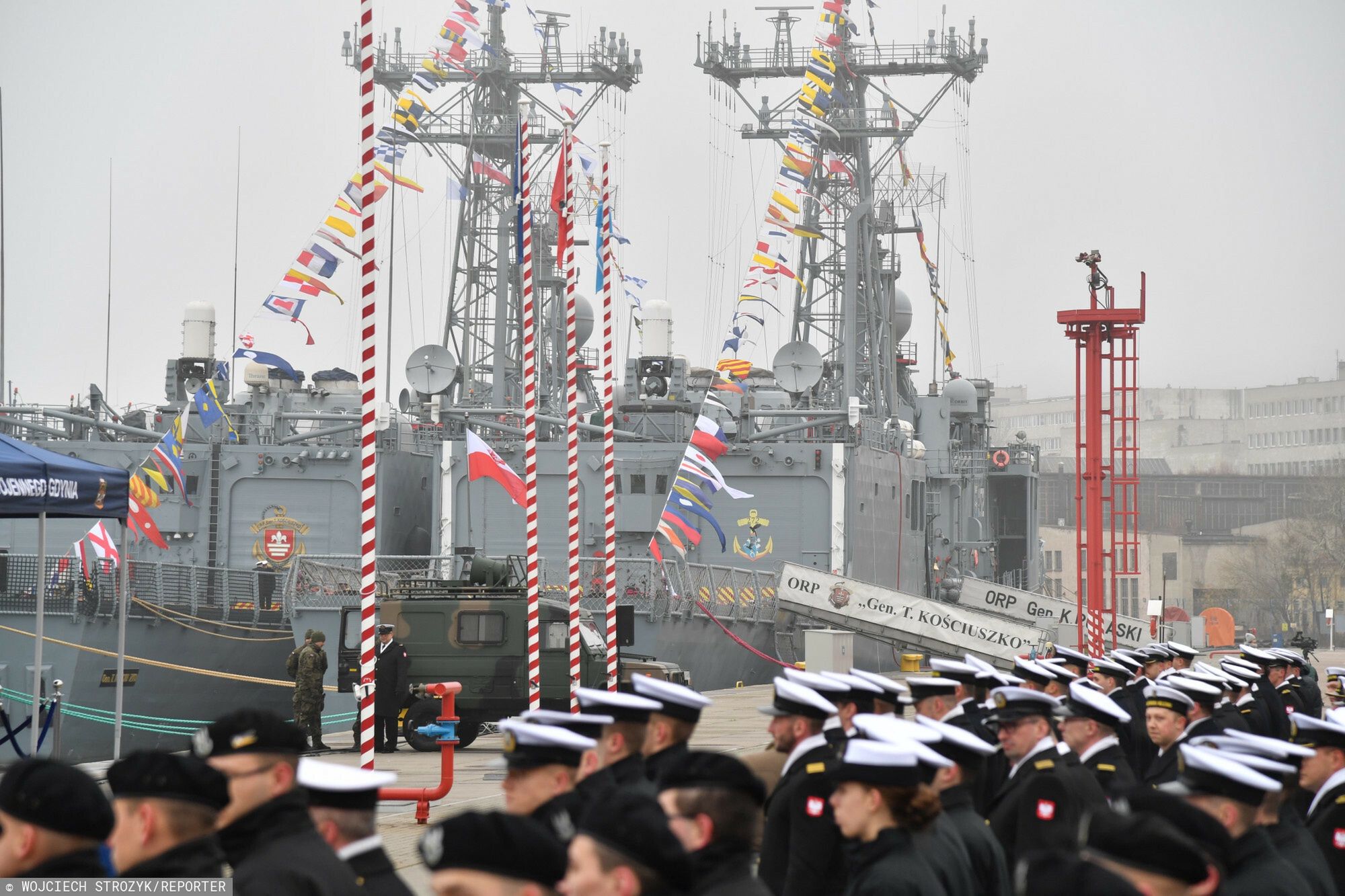 Uroczyste podniesienie bandery na ORP Albatros