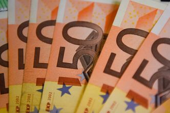 Kursy walut 26.11.2021. Piątkowy kurs funta, euro, dolara i franka szwajcarskiego