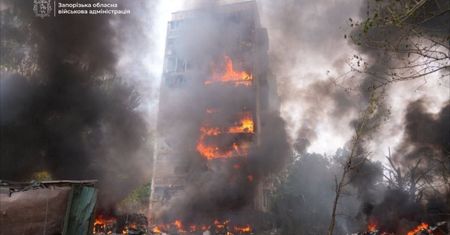 Bomby spadły na blok w Zaporożu. Zabici i kilkunastu rannych