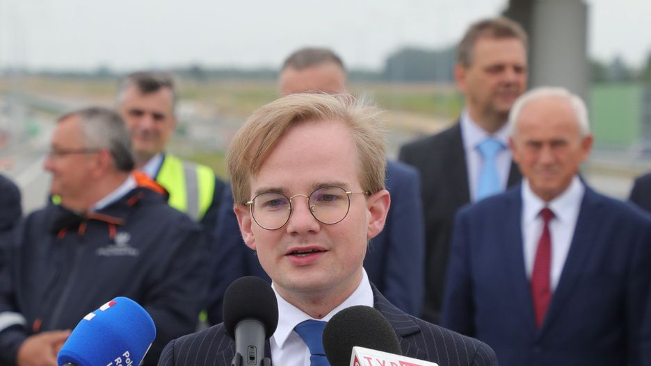 Wiceminister Piotr Patkowski zarobił ponad 200 tys. zł w KPRM