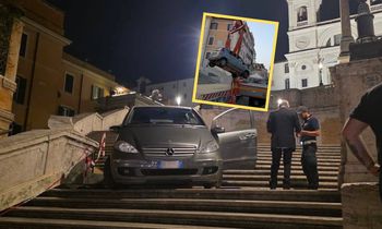 Nietypowy incydent w Rzymie. 81-latek wjechał autem na Schody Hiszpańskie