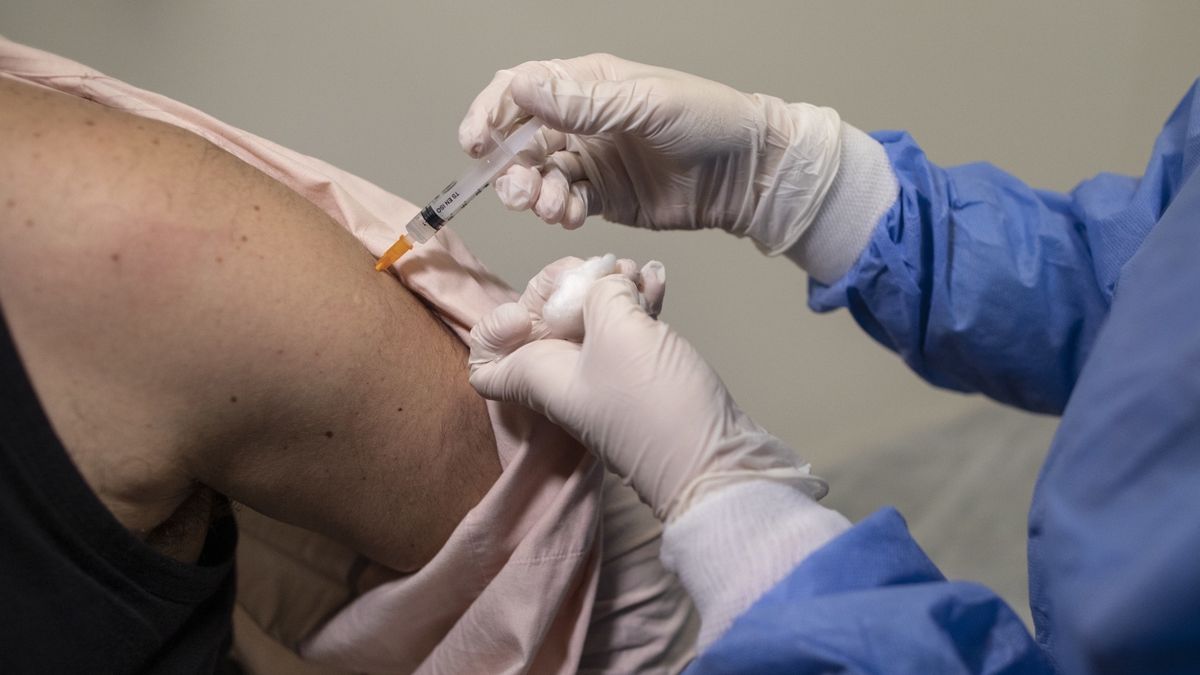 Dlaczego zutylizowano ponad 800 dawek szczepionki przeciw COVID-19?