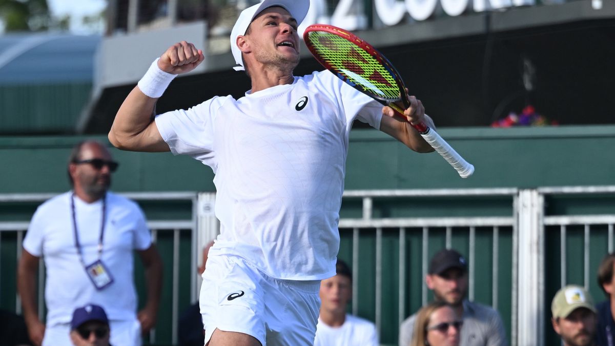 Kamil Majchrzak of Poland celebrate winning his Men's Singles 3rd round match against David Rinderknech of France at the Wimbledon Championships, Wimbledon, Britain, 04 July 2025. EPA/DANIEL HAMBURY EDITORIAL USE ONLY EDITORIAL USE ONLY Dostawca: PAP/EPA.