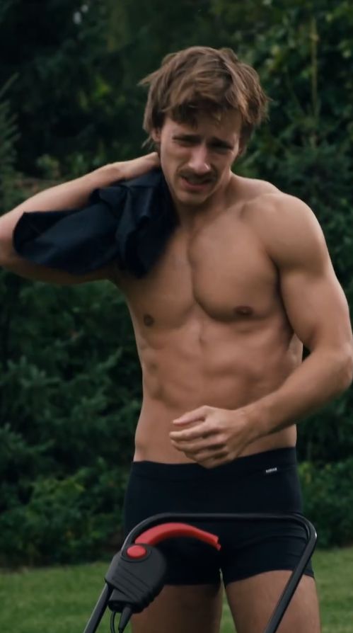 Maciej Musiał w reklamie bielizny