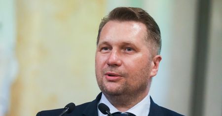 Czarnek odwołał dyrektorkę ds. podręczników? "Niesprawdzone informacje"