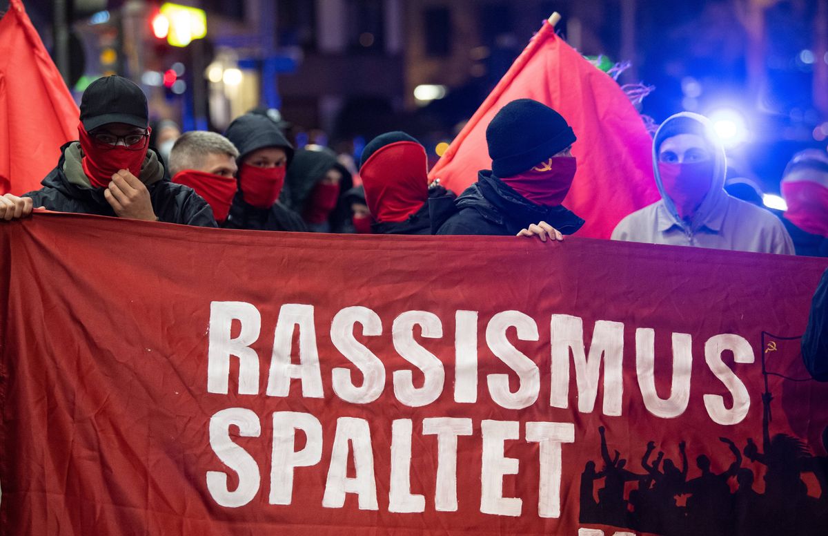 Demonstracja w centrum Frankfurtu przeciwko prawicowemu ekstremizmowi