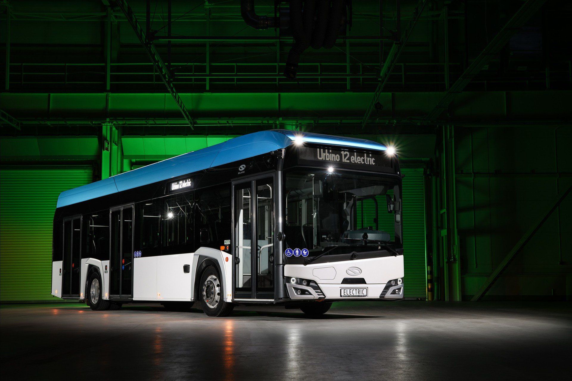 Pierwsze nowe autobusy mają trafić do Kielc najpóźniej do 14 maja 2026 roku, zgodnie z już podpisaną umową na dostawę 24 elektrycznych autobusów marki Solaris. 