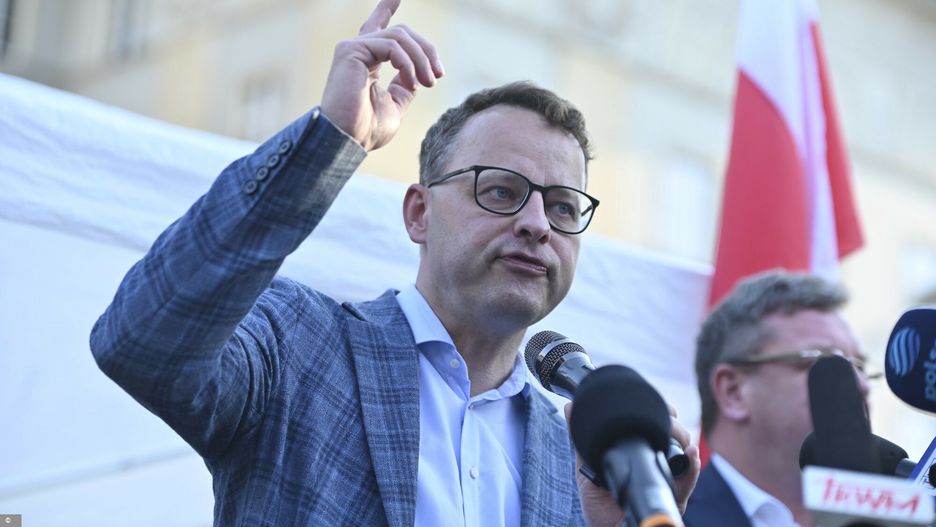 Marcin Romanowski ukrywa się przed polskimi służbami 