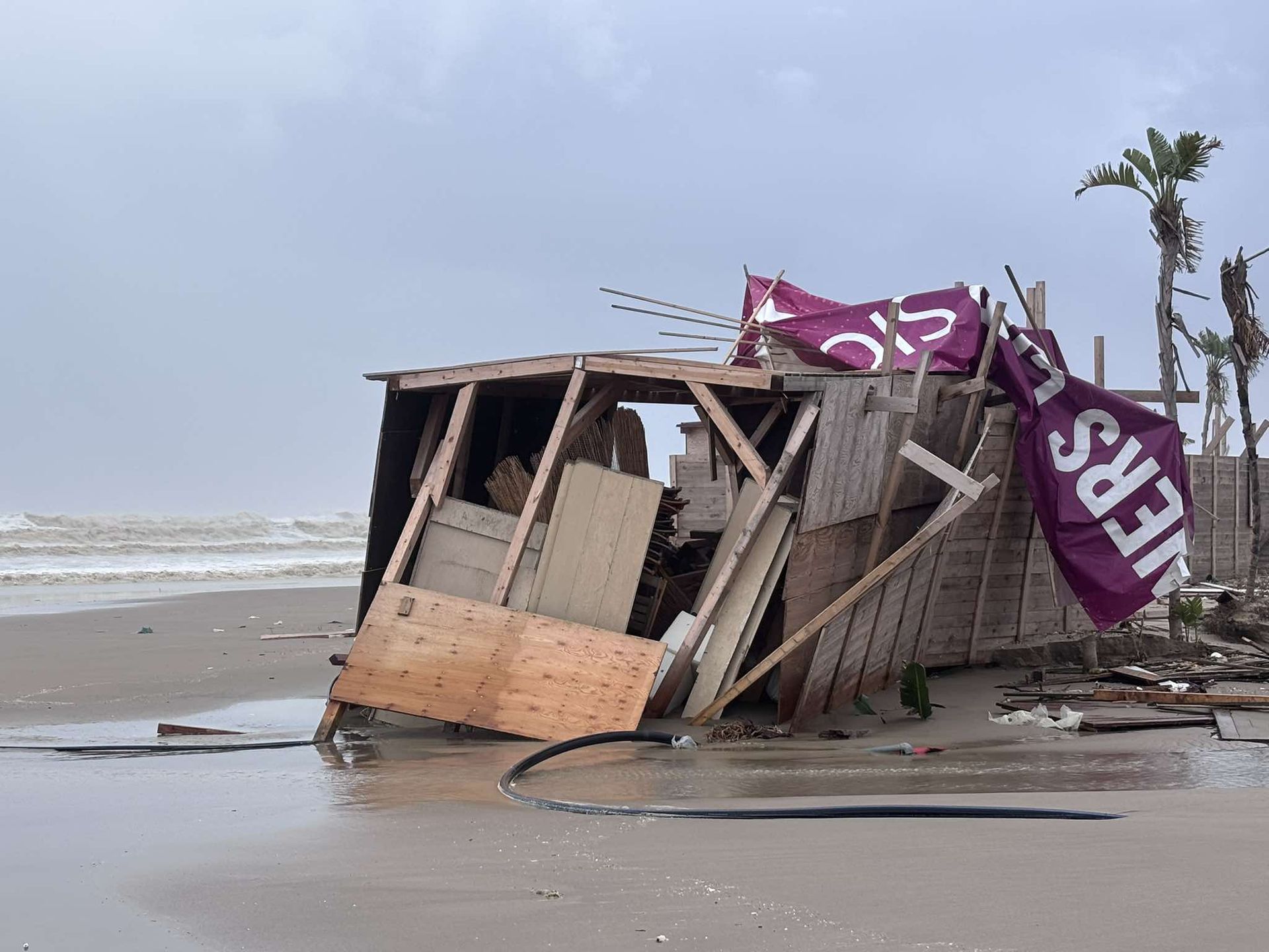 Na Sycylii zniszczenia spowodowane przez huragan widać na każdym kroku