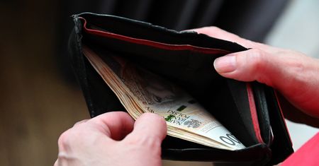 Zarabiała 15 tys. zł, na emeryturze dostała pięć razy mniej. "Nikt o tym nie mówi"