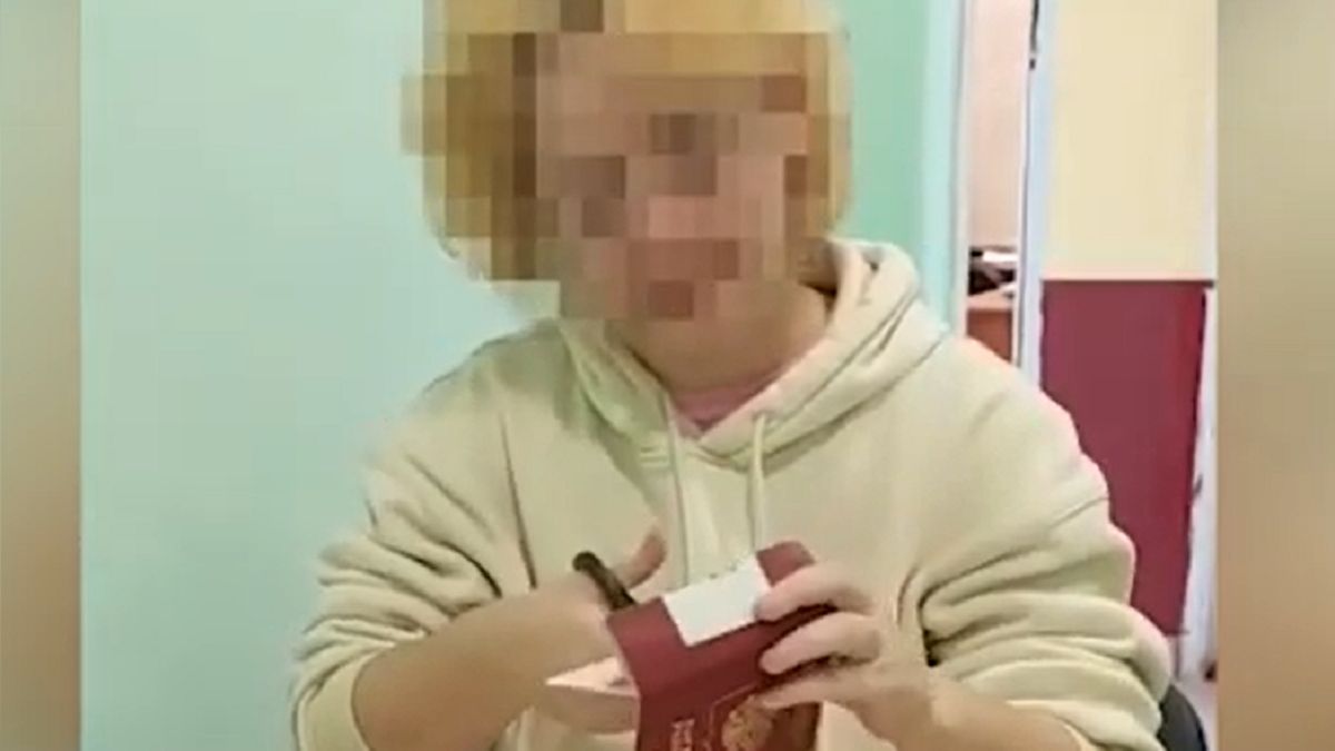 Ukrainka spaliła paszport Rosji na oczach pograniczników 
