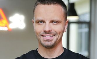 Marcin Hakiel POTWIERDZA związek z tajemniczą brunetką? Zabrał ją na spotkanie z 10-letnią córką. "Esmeralda" (ZDJĘCIA)