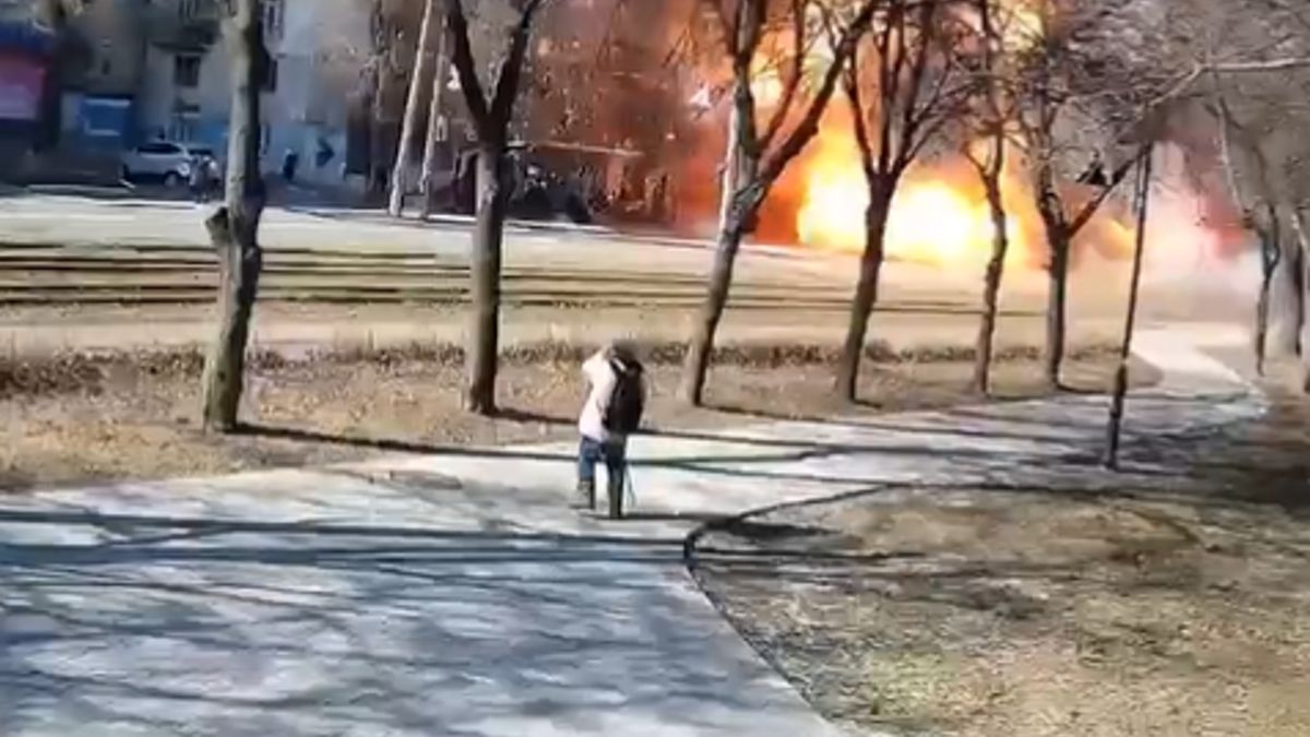 Moment uderzenia bomby zarejestrowała kamera monitoringu