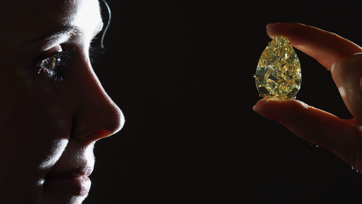 Stworzyli najtwardsze szkło świata. Jest w stanie zarysować diament 1