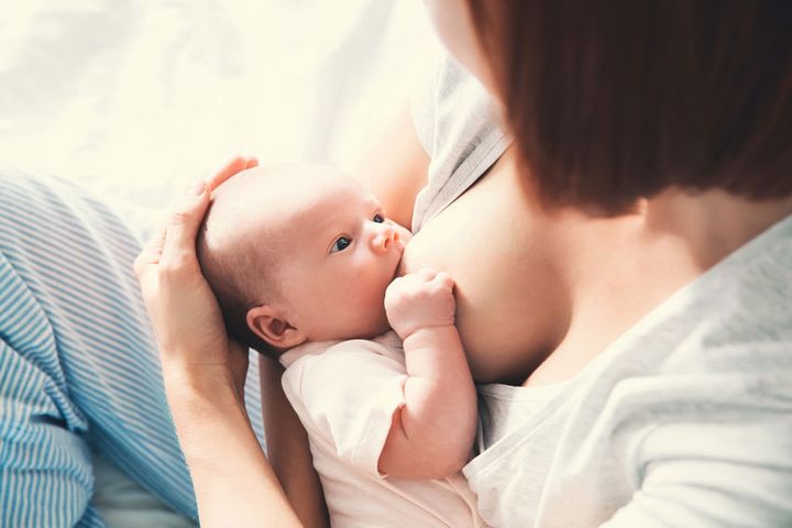 Zastój pokarmu może pojawić się zarówno na początku karmienia, kilka dni po narodzinach dziecka, jak i na finiszu mlecznej drogi, to jest podczas prób odstawiania malucha od piersi