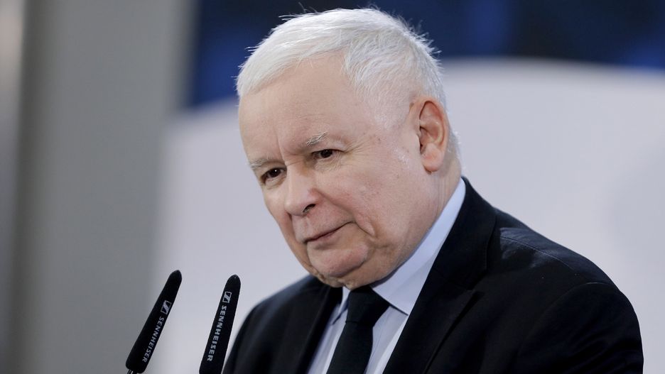 Jastrzębie-Zdrój, 19.11.2022. Prezes Prawa i Sprawiedliwości Jarosław Kaczyński podczas spotkania z mieszkańcami w Jastrzębiu-Zdroju, 19 bm. Prezes Kaczyński kontynuuje objazd po kraju i spotkania z wyborcami. (sko) PAP/Tomasz Wiktor