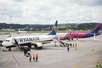 Ryanair i Wizz Air ostrzegają. Strajki mogą sparaliżować brytyjskie lotnisko