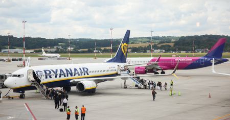 Ryanair i Wizz Air ostrzegają. Strajki mogą sparaliżować brytyjskie lotnisko