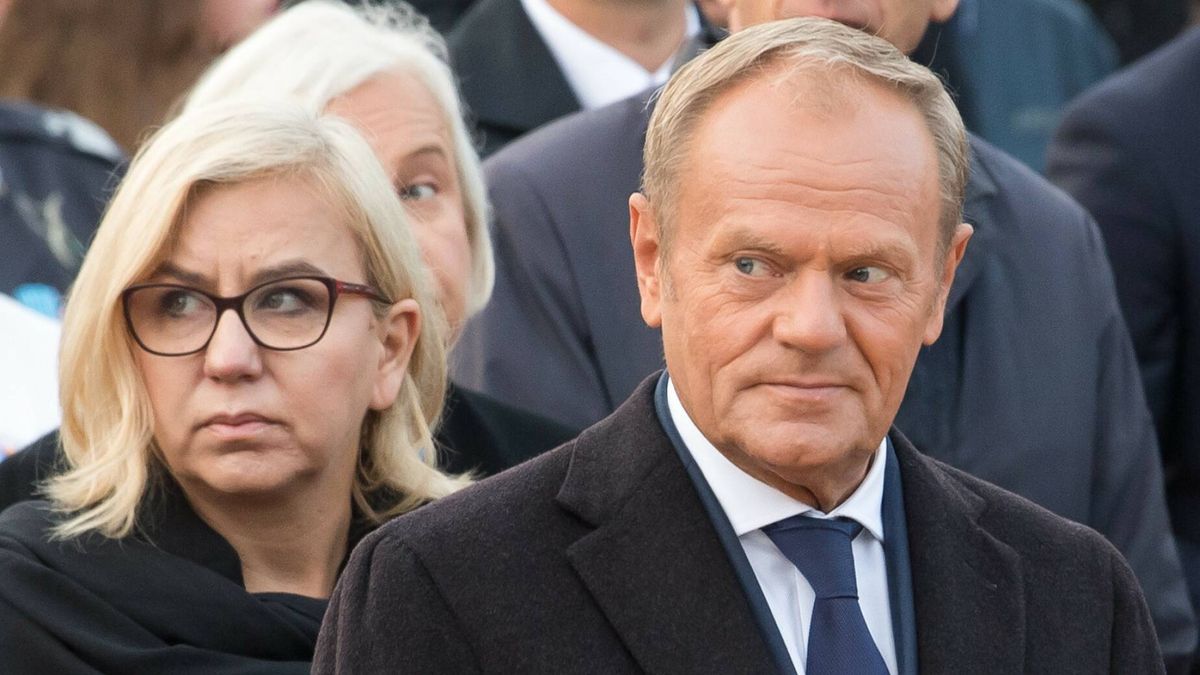 Ministra klimatu i środowiska P. Hennig-Kloska i premier Donald 