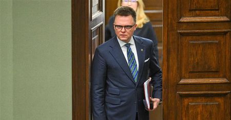 Hołownia: zawnioskuję o ukaranie obu posłów najwyższą możliwą karą