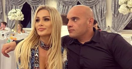 Dominik Abus z "Gogglebox" obłapia nagi biust żony podczas sesji w basenie. Romantycznie? (FOTO)