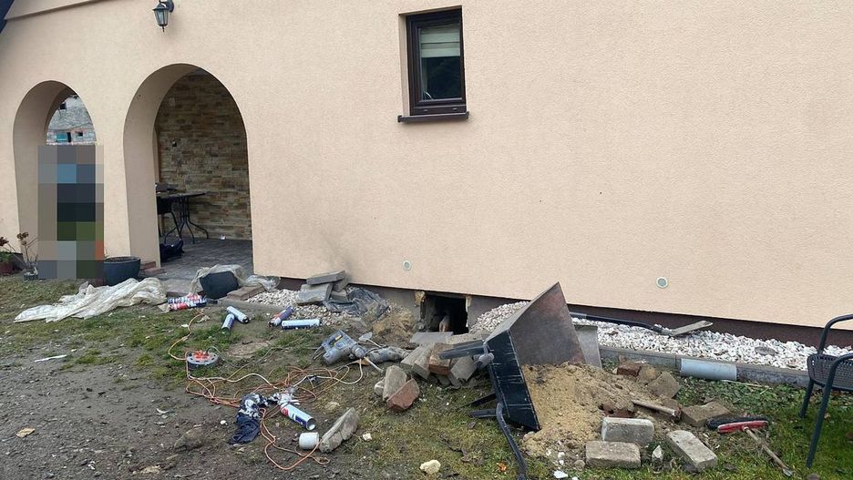 W trakcie docieplania stropu doszło do wybuchu