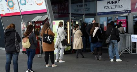 Bonus "szczepienie plus". Pierwsze miasto w Polsce przyzna zniżki osobom po szczepieniu