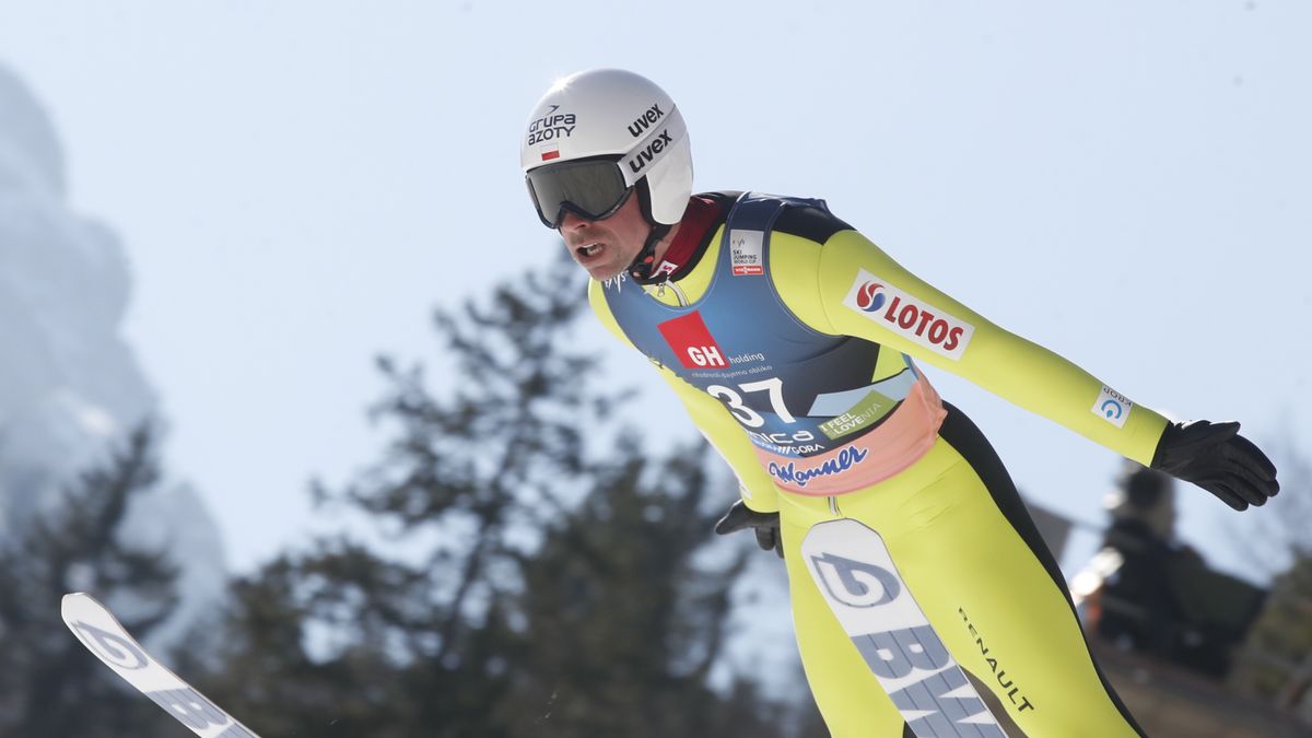 Piotr Zyla of Poland in action during the first round of the Ski Flying Hill Individual competition as part of the FIS Ski Jumping World Cup in Planica, Slovenia, 25 March 2022. EPA/ANTONIO BAT Dostawca: PAP/EPA.