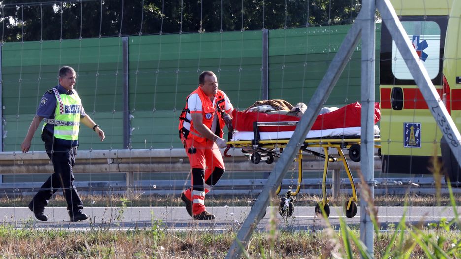 Fatal bus chrashed in Croatia
epa10108414 Rescue services at a scene of a Polish bus crash on a highway between Varazdin and Zagreb, Croatia, early morning of 06 August 2022. According to Polish Foreign Ministry, 12 people have died in a Polish bus accident that occurred on the 62nd kilometer of the highway between Jarek Bisaski and Podvorec, in direction of Zagreb in Croatia. The rest of passengers travelling in a bus are injured. All people were pilgrims from Poland travelling to Medjugorje sanctuary in Bosnia and Herzegovina.  EPA/IVAN AGNEZOVIC 
Dostawca: PAP/EPA.
IVAN AGNEZOVIC