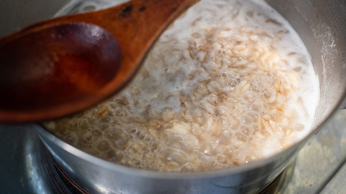 Owsianka budyniowa jako deser. Smakuje nawet tym, którzy nie cierpią płatków