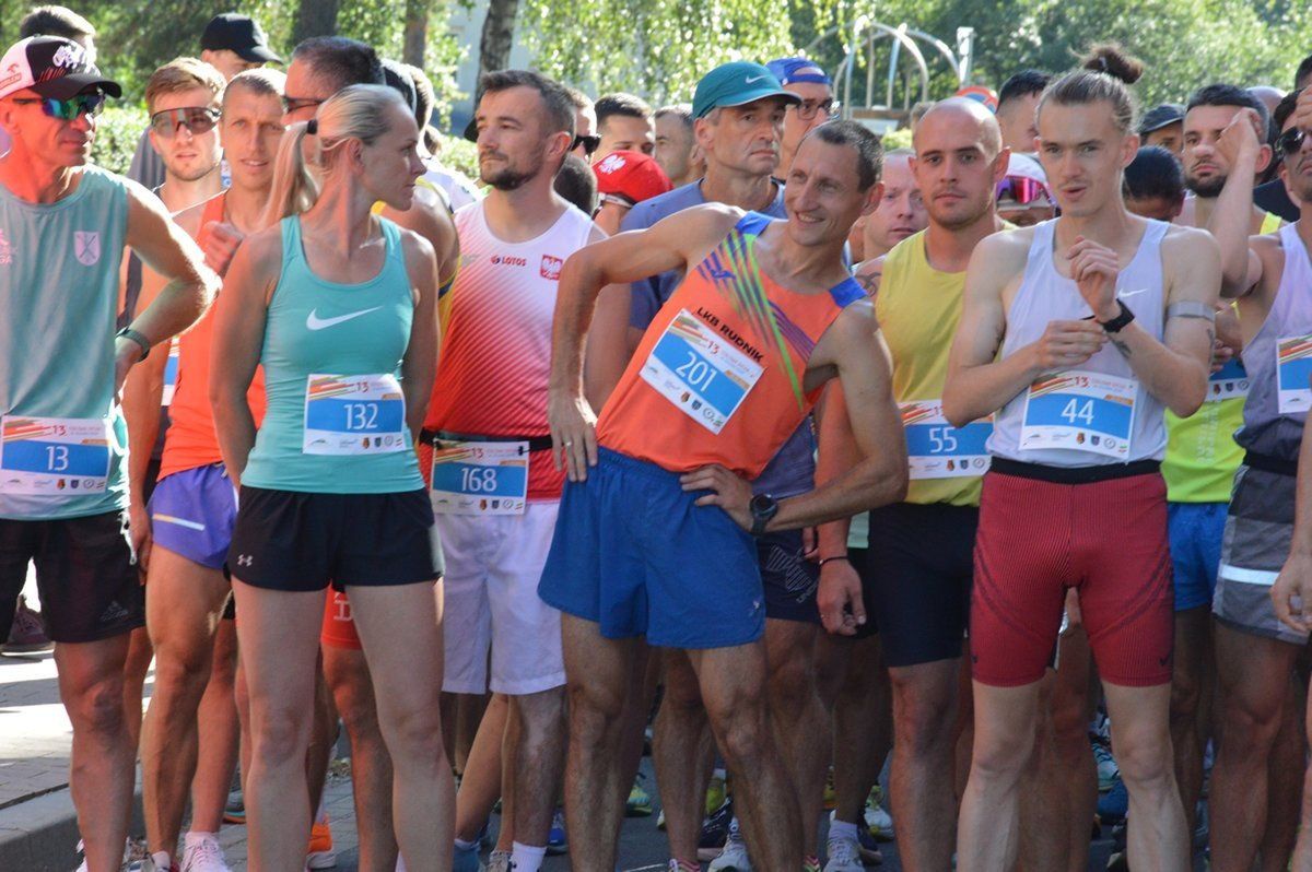 Zawodnicy na trasie 13. Stalowej Dychy