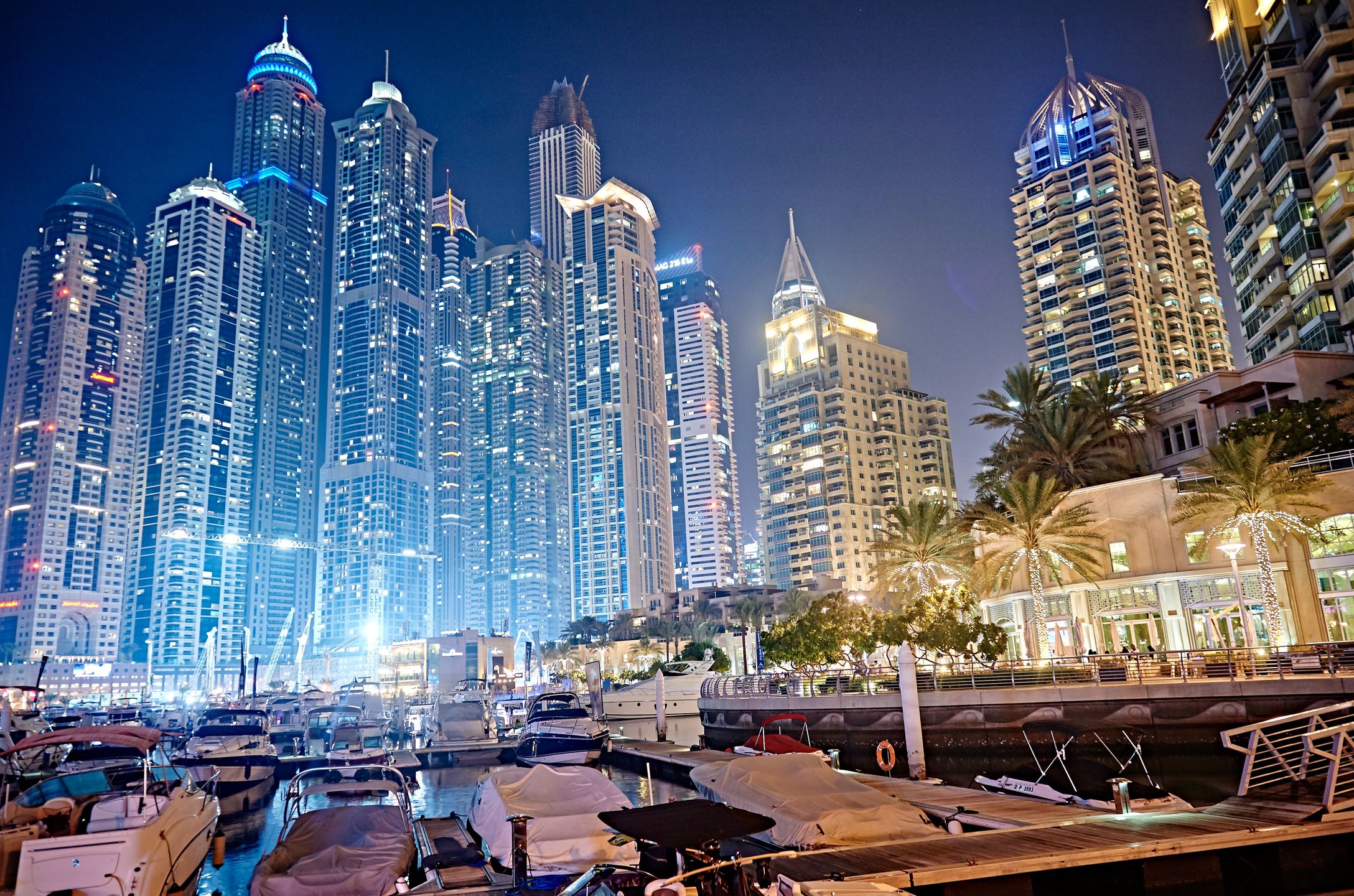 Dubaj olśniewa zarówno w dzień, jak i w nocy