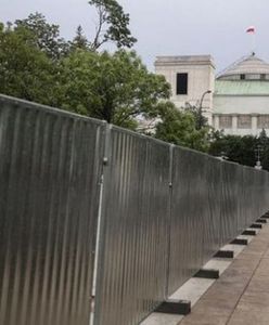 Kancelaria Sejmu nadal chce budować płot. Odwołuje się od decyzji konserwatora zabytków