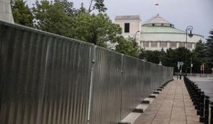Kancelaria Sejmu nadal chce budować płot. Odwołuje się od decyzji konserwatora zabytków