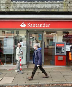 Do banku tylko po rezerwacji terminu. Pierwsza firma na Wyspach podjęła decyzję