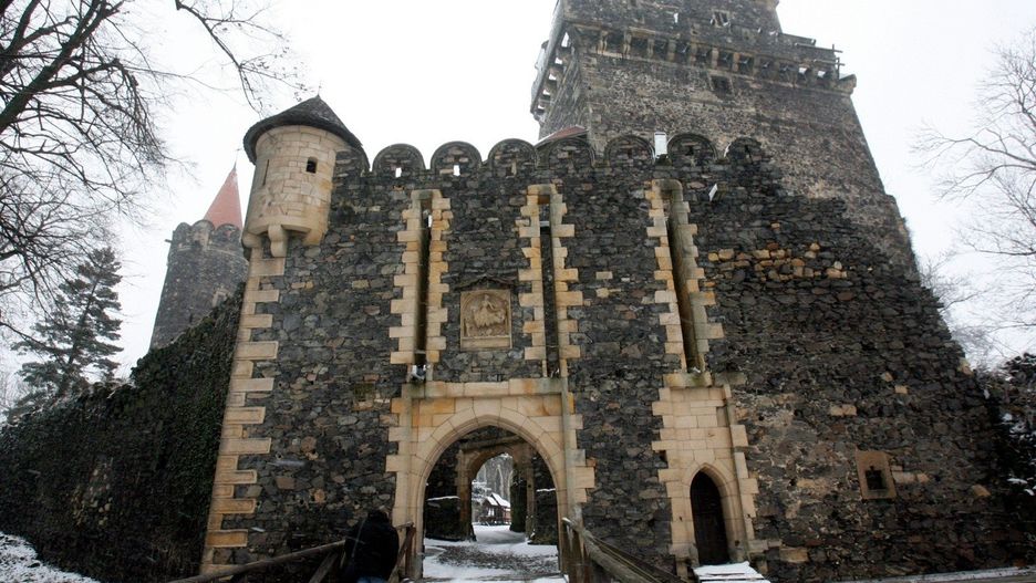 Zamek Grodziec: twierdza na szczycie wulkanu