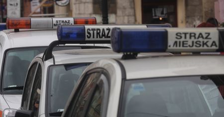 Strażnicy zaparkowali na niebieskiej kopercie. Zwrócił im uwagę. Finał?