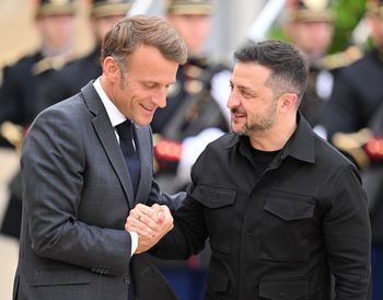 Zełenski na łączach z Macronem. Ukraina prosi o wsparcie w obronie powietrznej