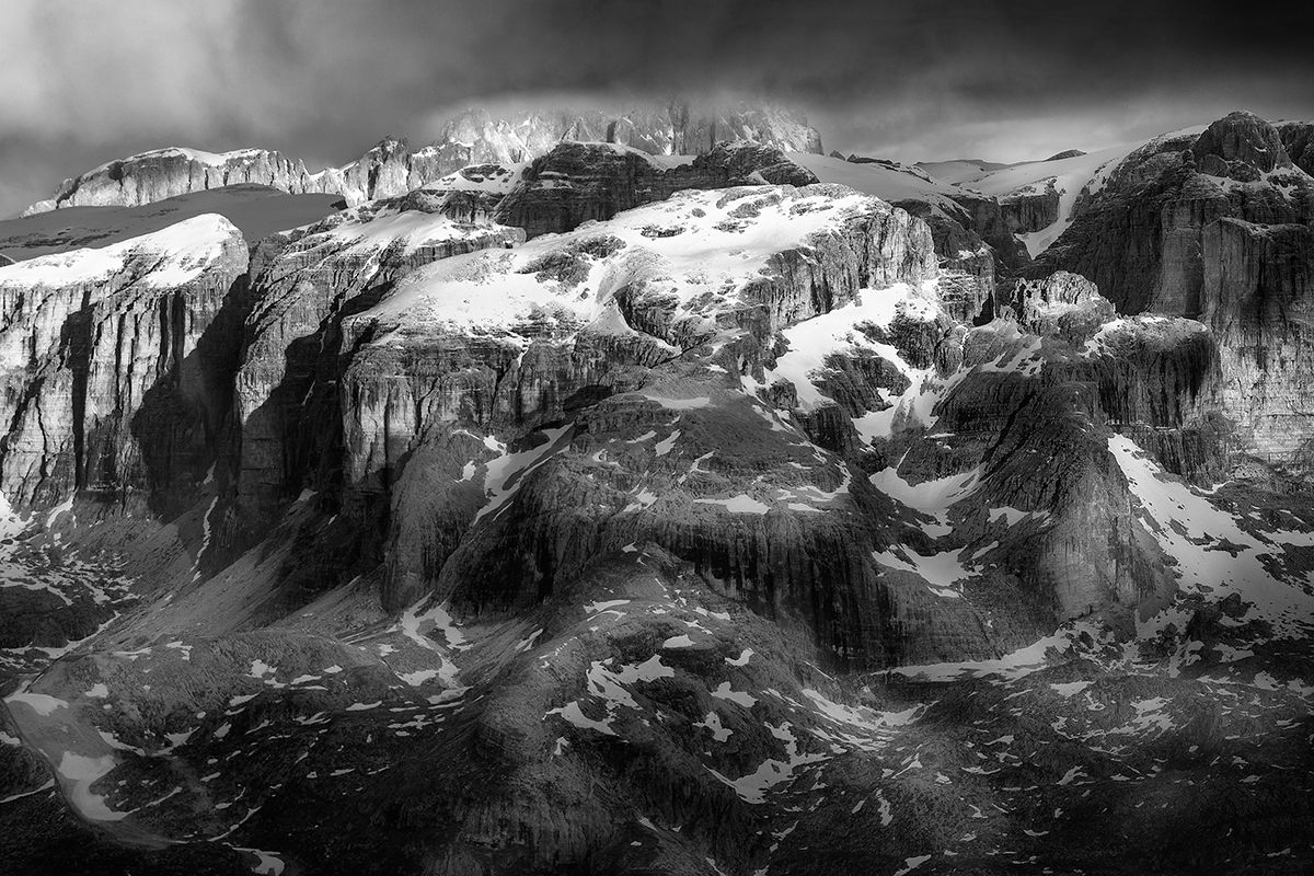 Monumentalne czarno-białe Dolomity na zdjęciach Przemysława Kruka 3