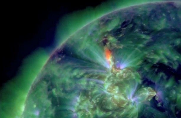 Rozbłysk słoneczny (fot.: film NASA)
