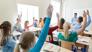 Zduńska Wola: II LO kończy w tym roku 70 lat. Tak się zmieniała szkoła