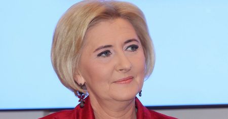 Pstrokata sukienka raziła w oczy. Wzór jak z tapety