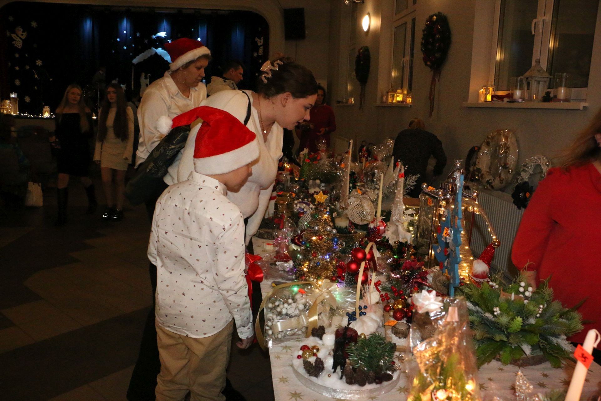 Kiermasz świąteczny 2025, koncert kolęd i wizyta Mikołaja w Służewie