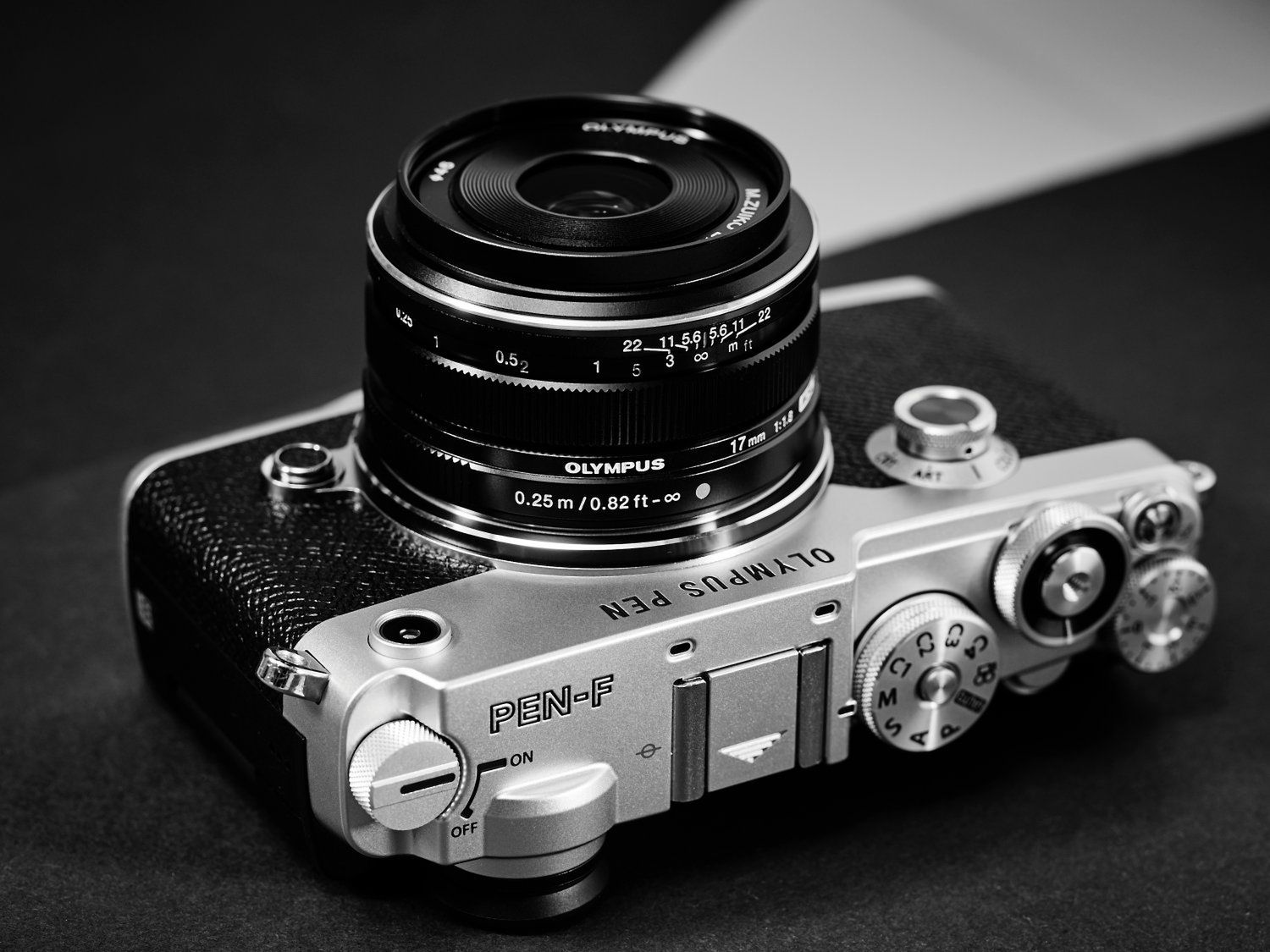 Olympus PEN-F - bezlusterkowiec, który rzeczywiście wygląda, jak aparat sprzed lat 8