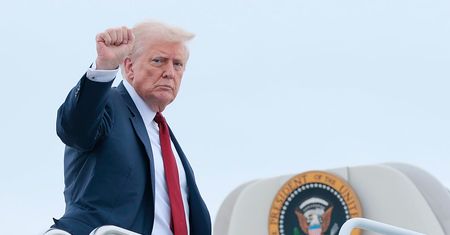Piszą o "niezdrowej obsesji Trumpa". "Grozi powtórką z 1938 r."
