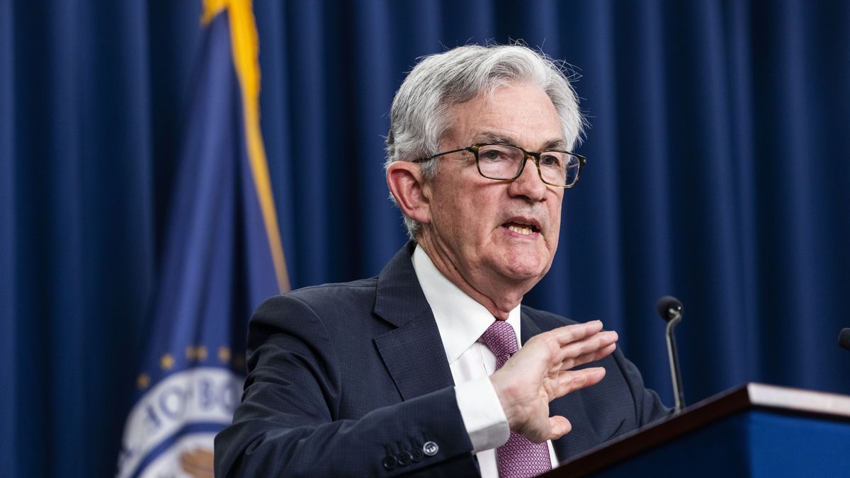 Federal Reserve Board Chairman Jerome Powell holds a news conference after the Fed agreed to raise interest rates by half a percentage point at the William McChesney Martin Jr. Building in Washington, DC, USA, 04 May 2022. It is the biggest interest rate hike in 20 years. EPA/JIM LO SCALZO Dostawca: PAP/EPA.