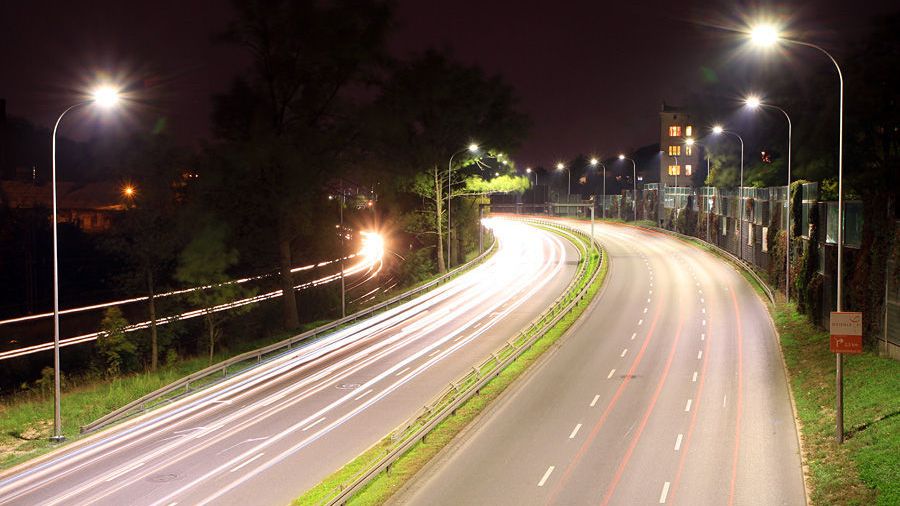 Zrezygnowanie z oświetlenia to niebagatelne oszczędności.